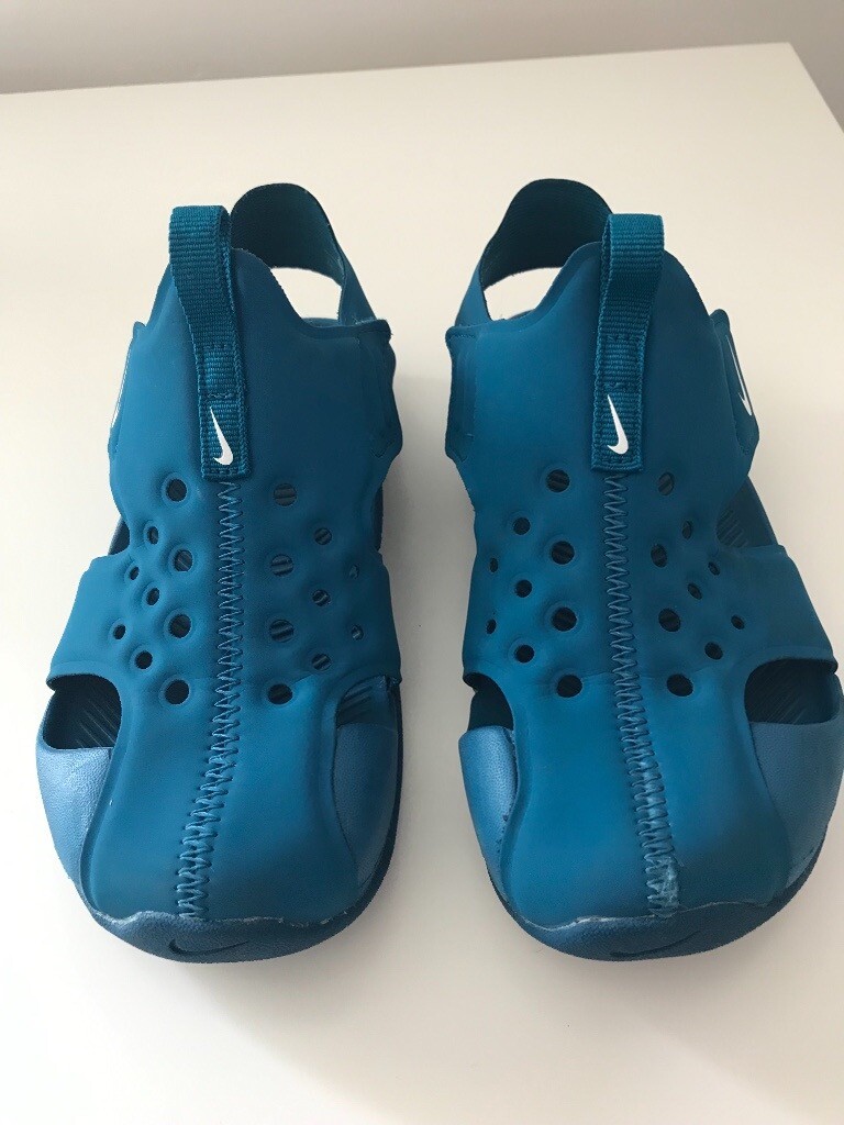 boys nike sandals size 2